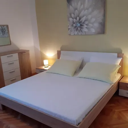 Ivica Apartment *