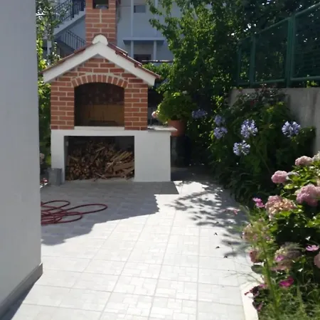 Ivica Apartment *